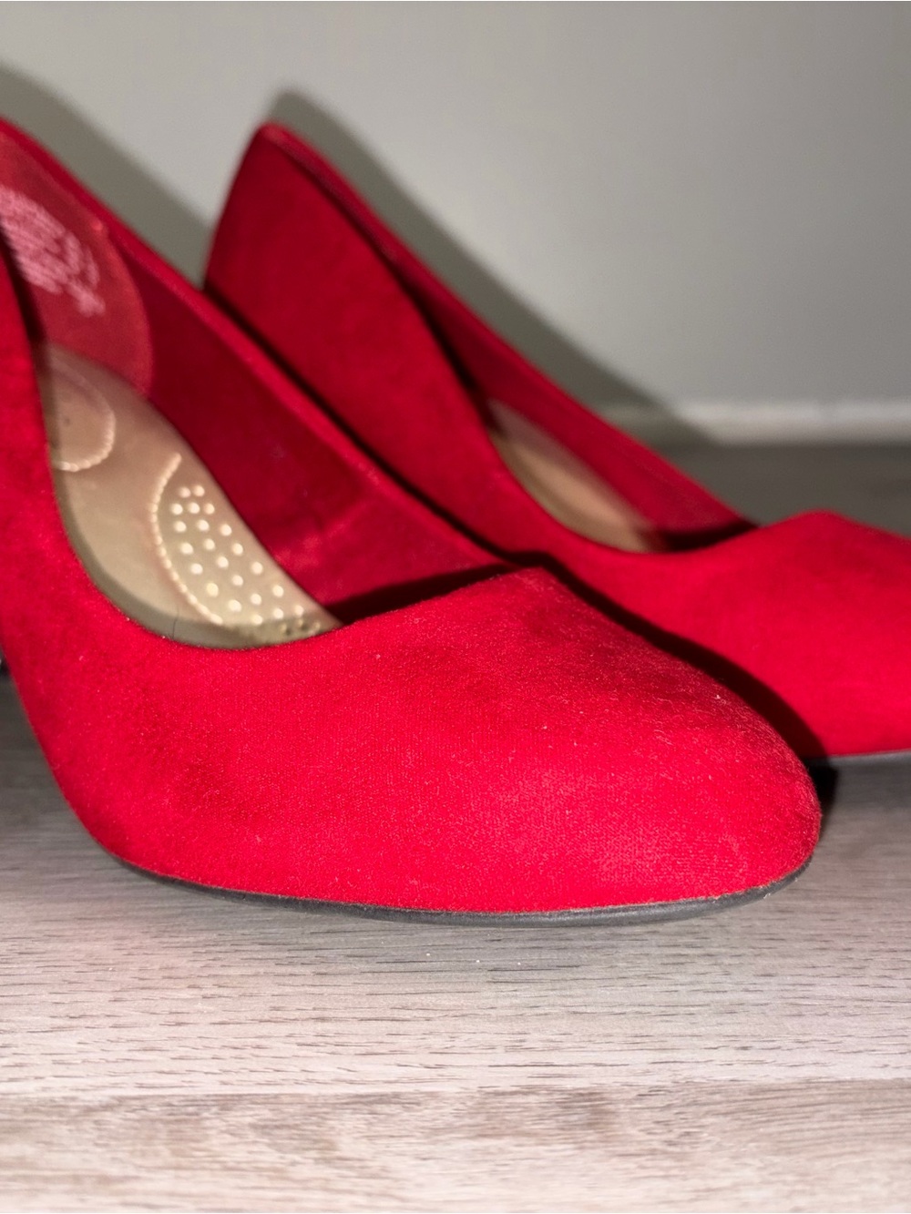 dexflex comfort Red Suede Classic Pump